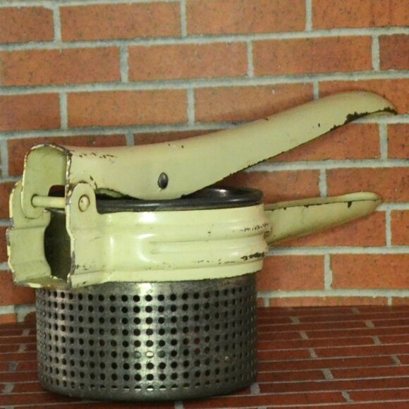 Vintage Potatoe Ricer MCM Kitchen Tools Decor Cooking Food Prep - Picture 5 of 6